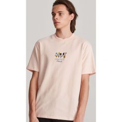 T-shirt Mickey Mouse - Różowy. Różowe t-shirty męskie Reserved, s. Za 49,99 zł.