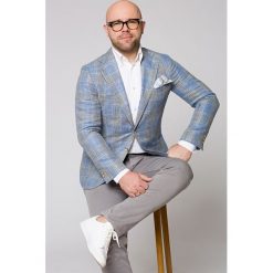 Marynarka Błękitna w Kratę Dominicana. Niebieskie marynarki męskie LANCERTO, na lato, m, bez wzorów, z wiskozy, vintage. W wyprzedaży za 599,00 zł.