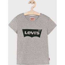 Levi's - Top dziecięcy 86-164 cm. Białe bluzki dziewczęce marki Levi's®, z nadrukiem, z bawełny, z okrągłym kołnierzem, z krótkim rękawem, krótkie, bez kaptura. Za 69,90 zł.