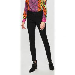 Vero Moda - Jeansy. Czarne jeansy damskie Vero Moda, s, bez wzorów, z elastanu. W wyprzedaży za 89,90 zł.