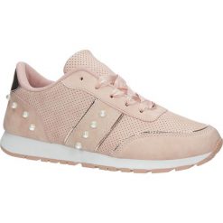 Różowe buty sportowe z perełkami wiązane wstążką casu c928-30. Różowe buty sportowe damskie Casu, bez wzorów, ze skóry ekologicznej, sportowe. Za 79,99 zł.