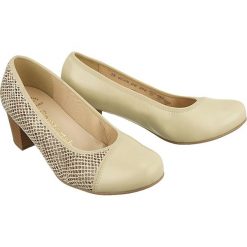 COMFORTABEL 730393-8 sabia/white, czółenka damskie. Białe czółenka damskie Comfortabel, bez wzorów, ze skóry, bez obcasa, na obcasie. Za 309,90 zł.