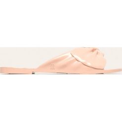 Melissa - Japonki Rose. Różowe klapki damskie Melissa, bez wzorów, z materiału, bez obcasa, na obcasie. Za 219,90 zł.