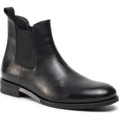 Sztyblety GUESS - Bowden FM8BOW LEA10 BLACK. Czarne sztyblety męskie Guess, ze skóry ekologicznej, bez zapięcia. W wyprzedaży za 329,00 zł.
