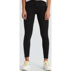 Spodnie skinny - Czarny. Czarne spodnie damskie Sinsay, s, bez wzorów. Za 59,99 zł.