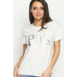 Jasnoszary T-shirt City Of Love. Czerwone t-shirty damskie marki Born2be, l. Za 44,99 zł.