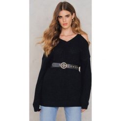 Swetry damskie: Rut&Circle Sweter z wycięciami na ramionach Luna – Black