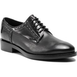 Oxfordy GEOX - D Brogue B D842UB 043BC C9999 Black. Czarne półbuty damskie Geox, bez obcasa, na obcasie, bez zapięcia. W wyprzedaży za 319,00 zł.