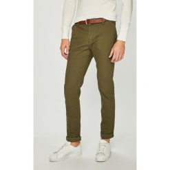 Review - Spodnie. Zielone chinosy męskie marki Review, s, w paski, z elastanu. W wyprzedaży za 139,90 zł.