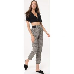 Granatowe Spodnie Foreign. Niebieskie spodnie damskie Born2be, s, z tkaniny, z podwyższonym stanem. Za 59,99 zł.
