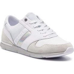 Sneakersy TOMMY HILFIGER - Iridescent Light Sneaker FW0FW04100 White/Silver 902. Białe półbuty damskie TOMMY HILFIGER, z zamszu. W wyprzedaży za 319,00 zł.