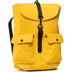 Plecak RAINS - Camp Baclpack 1341 Yellow. Żółte plecaki męskie Rains, bez wzorów, z materiału, sportowe. W wyprzedaży za 229,00 zł.