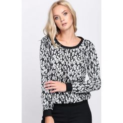 Czarna Bluza Let The Body. Czarne bluzy damskie Born2be, l, z żakardem. Za 14,99 zł.