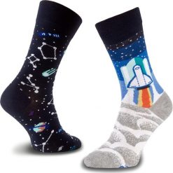 Skarpety Wysokie Unisex MANY MORNINGS - Space Trip Granatowy Kolorowy. Niebieskie skarpetki męskie Many Mornings, w kolorowe wzory, z bawełny. Za 29,00 zł.