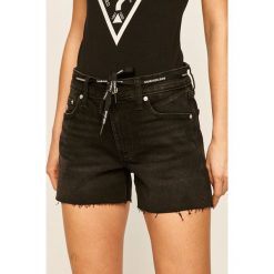 Calvin Klein Jeans - Szorty jeansowe. Czarne szorty damskie Calvin Klein Jeans, bez wzorów, z elastanu, casualowe, z podwyższonym stanem. Za 299,90 zł.