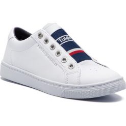 Sneakersy TOMMY HILFIGER - Tommy Elastic City Sneaker FW0FW04019 White 100. Białe półbuty damskie TOMMY HILFIGER, ze skóry. W wyprzedaży za 379,00 zł.