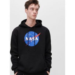 Bluza z kapturem NASA - Czarny. Czarne bluzy męskie Reserved, s, bez wzorów, z kapturem, bez rękawów, z kapturem. Za 109,99 zł.