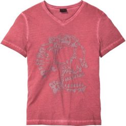 T-shirt z efektem wytarcia Slim Fit bonprix ciemnoczerwony "used". Czerwone koszulki męskie bonprix, s, bez wzorów, bez kołnierzyka. Za 44,99 zł.