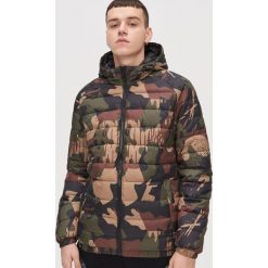 Pikowanan kurtka moro - Khaki. Brązowe kurtki męskie Cropp, s, moro, bez kaptura. Za 149,99 zł.