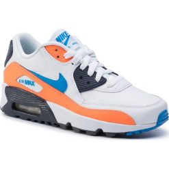 Buty NIKE - Air Max 90 Ltr (GS) 833412 116 White/Photo Blue/Total Orange. Białe buty sportowe damskie Nike, bez wzorów, ze skóry, bez obcasa, na płaskiej podeszwie, bez zapięcia. W wyprzedaży za 329,00 zł.