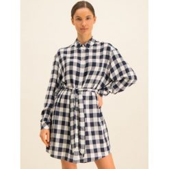 Sukienka koszulowa Tommy Jeans Belted Check DW0DW07746. Sukienki damskie Tommy Jeans, na co dzień, l, bez wzorów, z wiskozy, z koszulowym kołnierzykiem, bez rękawów, proste. W wyprzedaży za 379,00 zł.