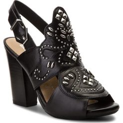 Sandały BRONX - 84610-A BX 1467 Black 01. Czarne klapki damskie Bronx, bez wzorów, ze skóry, bez obcasa, na obcasie. W wyprzedaży za 259,00 zł.