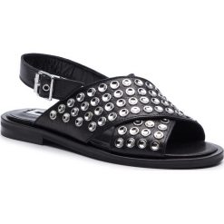 Sandały MCQ ALEXANDER MCQUEEN - Kim Sandal 556932 R2594 1000 Black. Czarne klapki damskie McQ Alexander McQueen, bez wzorów, ze skóry, bez obcasa, na obcasie. W wyprzedaży za 1029,00 zł.