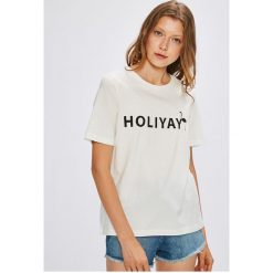 Vero Moda - Top Vacation. Szare topy damskie Vero Moda, l, z nadrukiem, z bawełny, z okrągłym kołnierzem. W wyprzedaży za 39,90 zł.
