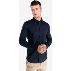 Calvin Klein Koszula Niebieski. Niebieskie koszule męskie Calvin Klein, l, bez wzorów, z elastanu, bez kołnierzyka, z długim rękawem. Za 352,95 zł.
