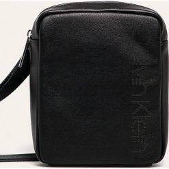 Calvin Klein - Torba. Czarne torby męskie skórzane Calvin Klein, w paski, ze skóry ekologicznej, sportowe, na ramię, małe. Za 299,90 zł.