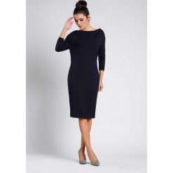 Czarna Prosta Wizytowa Sukienka z Dekoltem w Łódkę. Czarne sukienki damskie Molly.pl, na co dzień, s, bez wzorów, eleganckie, z klasycznym kołnierzykiem, bez rękawów, ołówkowe. Za 149,90 zł.