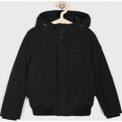 Tommy Hilfiger - Kurtka dziecięca 128-176 cm. Czarne kurtki chłopięce TOMMY HILFIGER, bez wzorów, z elastanu, krótkie, z kapturem. W wyprzedaży za 449,90 zł.