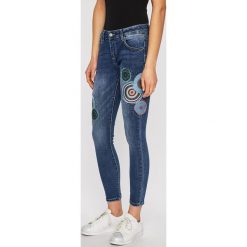Haily's - Jeansy Ciara. Niebieskie jeansy damskie Haily's, s, z haftami, z elastanu. W wyprzedaży za 119,90 zł.