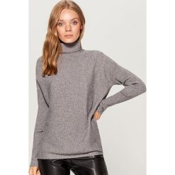 Prążkowany sweter z golfem - Szary. Szare golfy damskie marki Mohito, l, prążkowane. Za 99,99 zł.