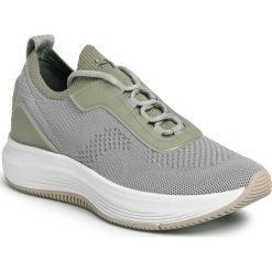 Sneakersy TAMARIS - 1-23732-24 Light Olive 747. Zielone półbuty damskie Tamaris, na co dzień, bez wzorów, z tworzywa sztucznego, bez obcasa, na płaskiej podeszwie, bez zapięcia. Za 269,00 zł.
