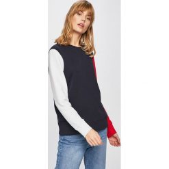 Tommy Hilfiger - Bluza. Czerwone bluzy damskie TOMMY HILFIGER, s, z nadrukiem, z bawełny, bez rękawów, bez kaptura. W wyprzedaży za 279,90 zł.