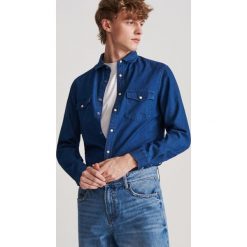 Jeansowa koszula slim fit - Granatowy. Niebieskie koszule męskie Reserved, xl, z jeansu. W wyprzedaży za 49,99 zł.