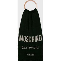 Moschino - Szalik. Czarne szaliki damskie MOSCHINO, z poliesteru. W wyprzedaży za 449,90 zł.