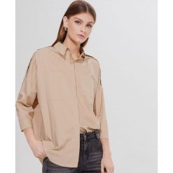 Bawełniana koszula oversize - Beżowy. Brązowe koszule damskie Mohito, bez wzorów, z bawełny, bez kołnierzyka, bez rękawów. Za 99,99 zł.
