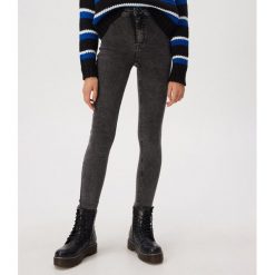 Jeansy skinny z efektem sprania - Szary. Szare jeansy damskie Sinsay, bez wzorów, z jeansu. Za 59,99 zł.