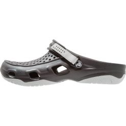 Crocs SWIFTWATER DECK Sandały kąpielowe black/light grey. Czarne kąpielówki męskie marki Crocs, z gumy. Za 169,00 zł.