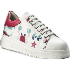 Sneakersy EMPORIO ARMANI - 82915650 X3X024 XL316 In Fondo Al Mar Var1. Białe półbuty damskie Emporio Armani, ze skóry. W wyprzedaży za 829,00 zł.
