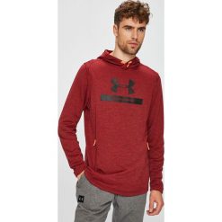 Under Armour - Bluza. Czerwone bluzy męskie Under Armour, s, z nadrukiem, z poliesteru, z kapturem, bez rękawów, z kapturem. W wyprzedaży za 199,90 zł.