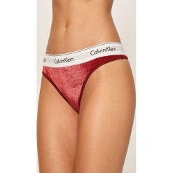 Calvin Klein Underwear - Stringi. Czarne majtki damskie Calvin Klein Underwear, m, bez wzorów, z elastanu. Za 89,90 zł.