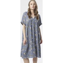Jasnoniebieska Sukienka Bolireino. Niebieskie sukienki damskie Born2be, s, z aplikacjami, bez kołnierzyka, z krótkim rękawem, krótkie, midi. Za 59,99 zł.