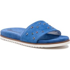 Klapki SOLO FEMME - 82605-02-I74/000-06-00 Niebieski. Niebieskie klapki damskie Solo Femme, z aplikacjami, ze skóry, bez obcasa. W wyprzedaży za 239,00 zł.