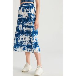 Spódnica z motywem tie-dye - Niebieski. Niebieskie spódniczki damskie Reserved, bez wzorów. Za 119,99 zł.