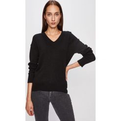 Guess Jeans - Sweter. Szare swetry damskie Guess Jeans, s, z aplikacjami, z poliesteru, bez rękawów, bez kaptura. W wyprzedaży za 379,90 zł.