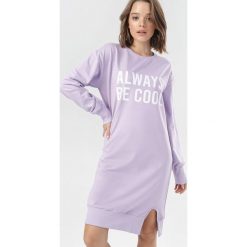 Jasnofioletowa Sukienka Mezanya. Fioletowe sukienki damskie Born2be, xl, bez wzorów, z dzianiny, bez kołnierzyka, bez rękawów. Za 79,99 zł.