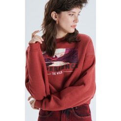 Bluza o krótkim kroju oversize - Różowy. Różowe bluzy damskie marki Cropp, s, bez wzorów, z krótkim rękawem, krótkie, bez kaptura. Za 69,99 zł.